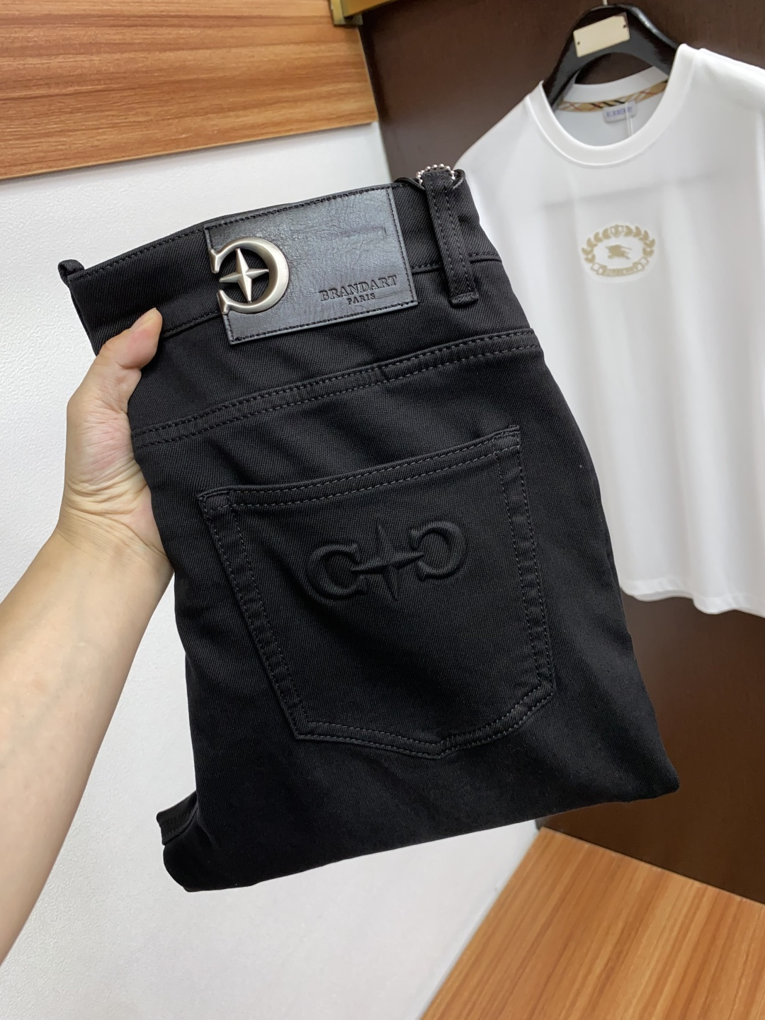  菲拉格慕 25ss秋冬 新款 男士小直筒原单 牛仔裤 秋冬新款超柔软，弹力面料，复杂的手工艺叠加，任何