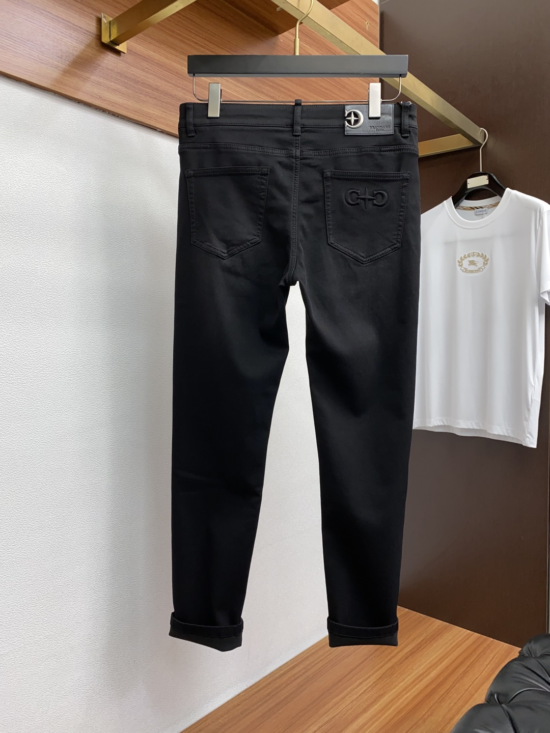  菲拉格慕 25ss秋冬 新款 男士小直筒原单 牛仔裤 秋冬新款超柔软，弹力面料，复杂的手工艺叠加，任何