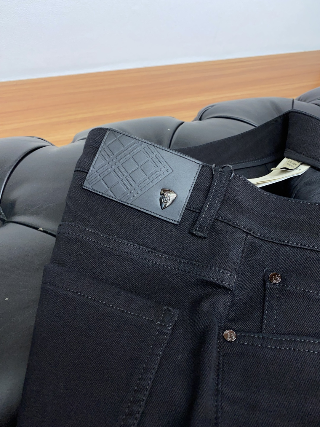  巴宝莉 25ss秋冬 新款 男士小直筒原单 牛仔裤 秋冬新款超柔软，弹力面料，复杂的手工艺叠加，任何一