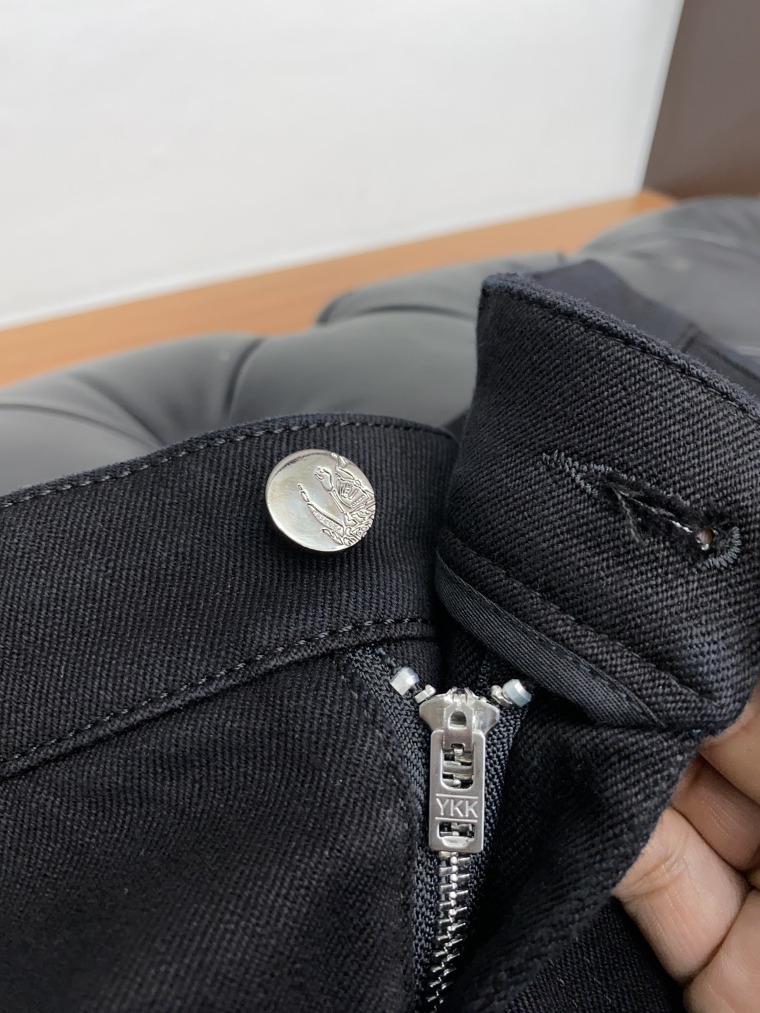  巴宝莉 25ss秋冬 新款 男士小直筒原单 牛仔裤 秋冬新款超柔软，弹力面料，复杂的手工艺叠加，任何一