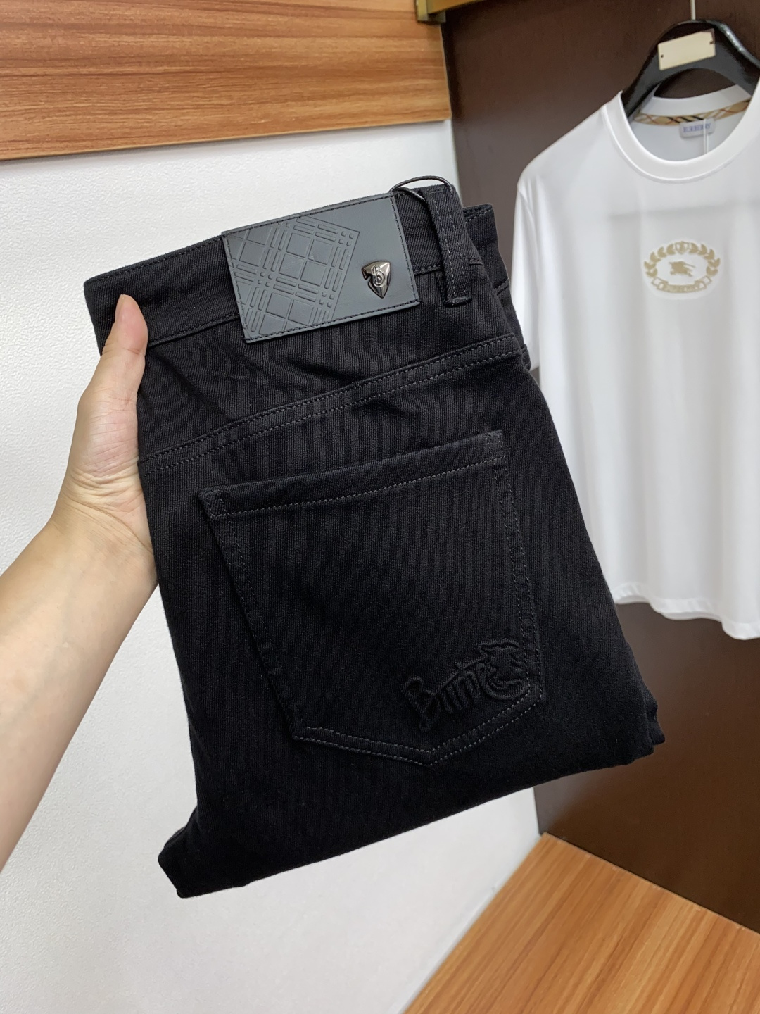  巴宝莉 25ss秋冬 新款 男士小直筒原单 牛仔裤 秋冬新款超柔软，弹力面料，复杂的手工艺叠加，任何一