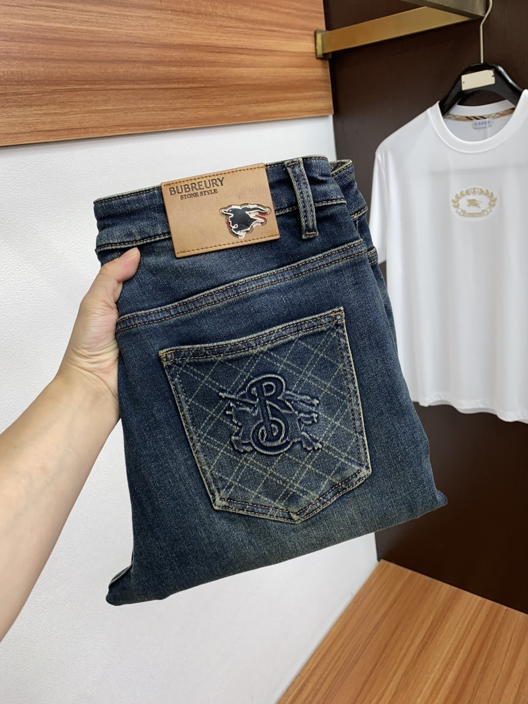 巴宝莉 25ss秋冬新款 男士小直筒原单 牛仔裤 秋冬新款超柔软，弹力面料，复杂的手工艺叠加，任何一个洗