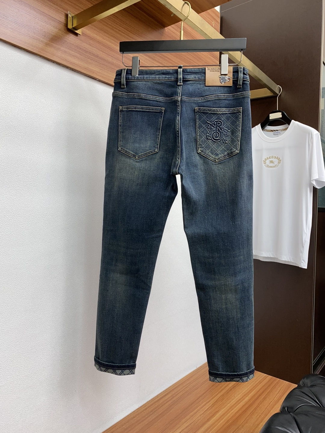 巴宝莉 25ss秋冬新款 男士小直筒原单 牛仔裤 秋冬新款超柔软，弹力面料，复杂的手工艺叠加，任何一个洗