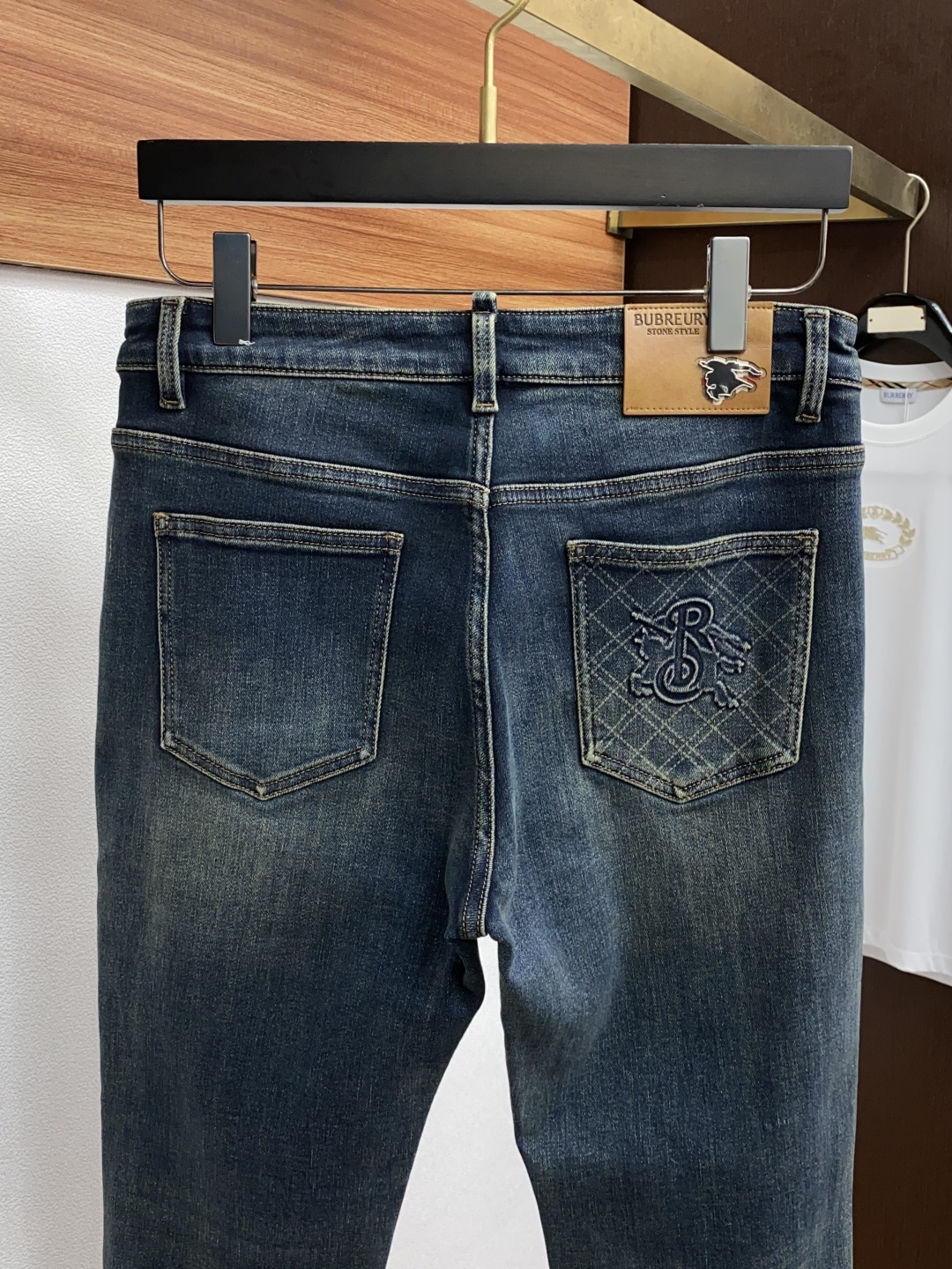 巴宝莉 25ss秋冬新款 男士小直筒原单 牛仔裤 秋冬新款超柔软，弹力面料，复杂的手工艺叠加，任何一个洗