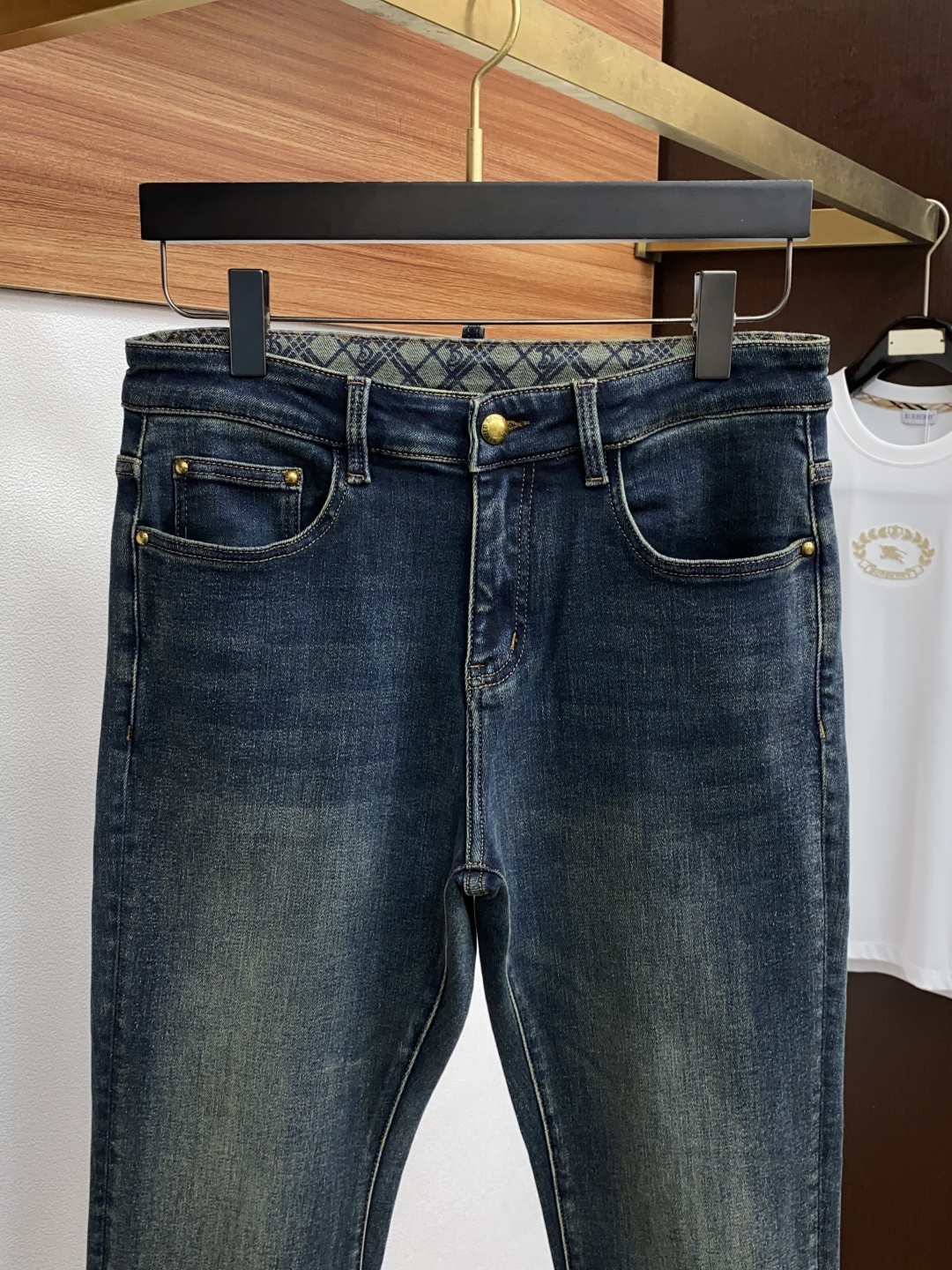 巴宝莉 25ss秋冬新款 男士小直筒原单 牛仔裤 秋冬新款超柔软，弹力面料，复杂的手工艺叠加，任何一个洗