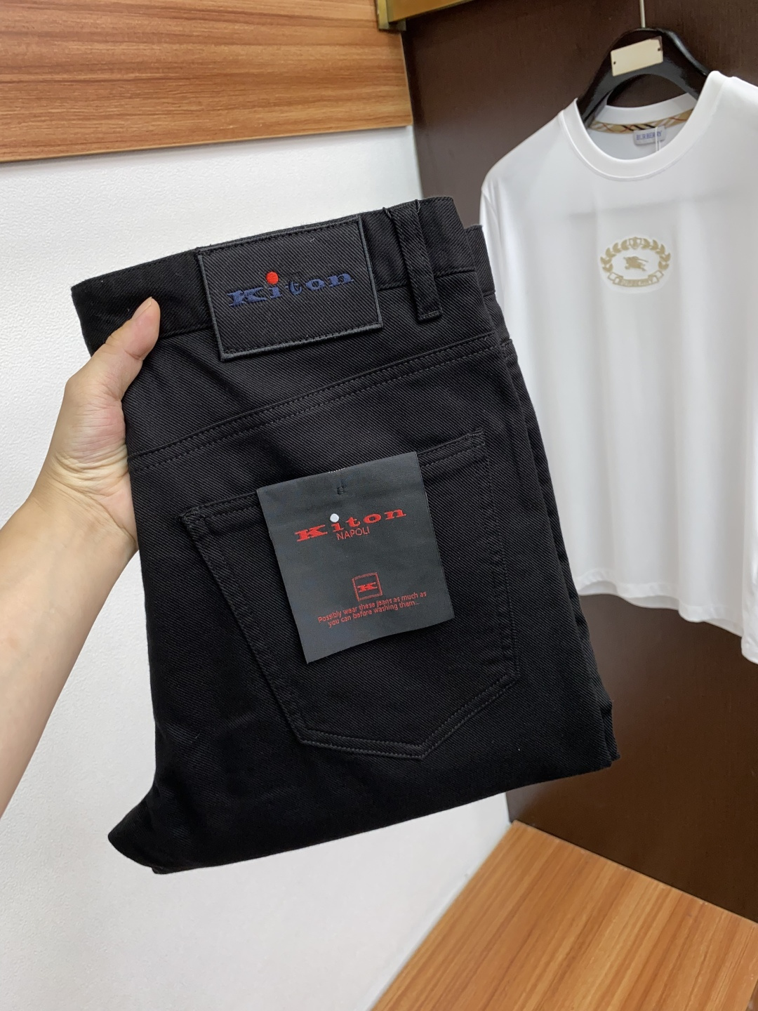  kiton 25ss秋冬新款 男士小直筒原单 牛仔裤 秋冬新款超柔软，弹力面料，复杂的手工艺叠加，任何