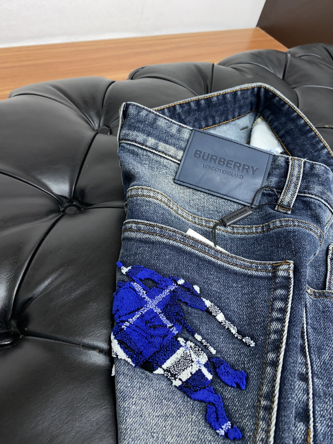  巴宝莉 25ss秋冬新款 男士小直筒原单 牛仔裤 秋冬新款超柔软，弹力面料，复杂的手工艺叠加，任何一个