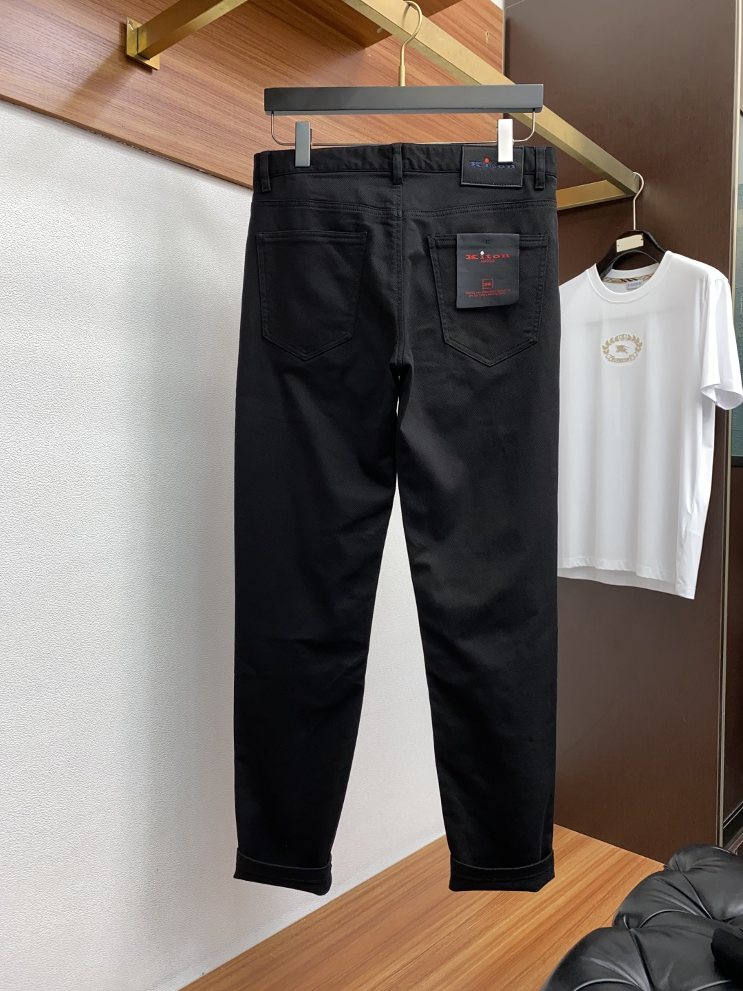  kiton 25ss秋冬新款 男士小直筒原单 牛仔裤 秋冬新款超柔软，弹力面料，复杂的手工艺叠加，任何