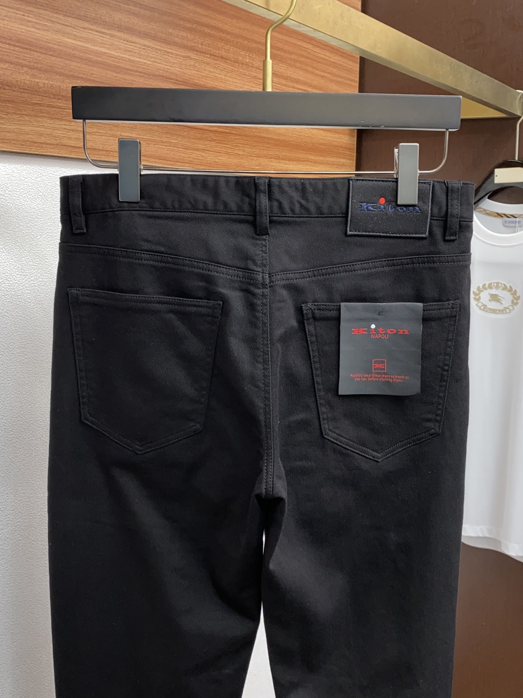  kiton 25ss秋冬新款 男士小直筒原单 牛仔裤 秋冬新款超柔软，弹力面料，复杂的手工艺叠加，任何