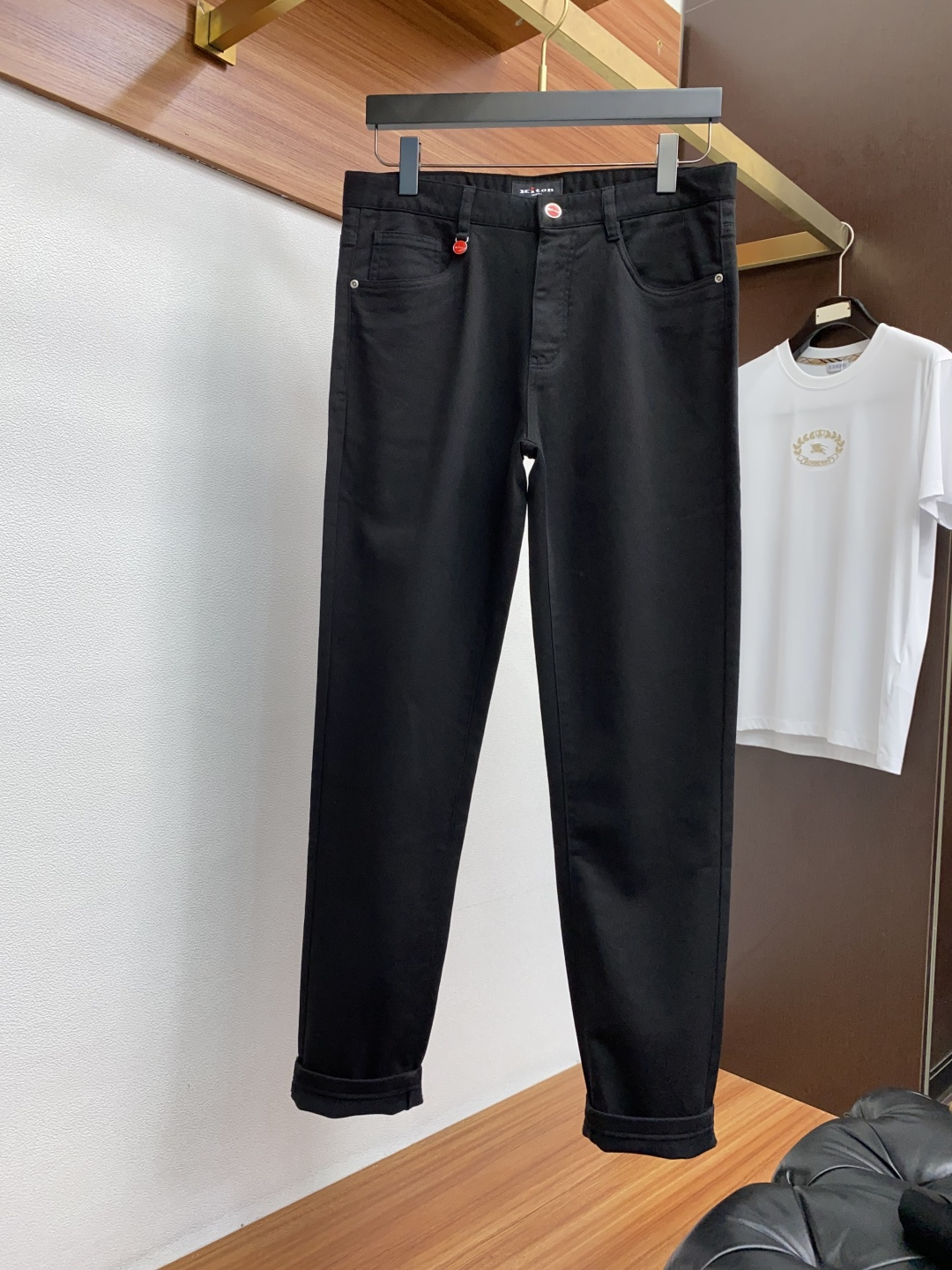  kiton 25ss秋冬新款 男士小直筒原单 牛仔裤 秋冬新款超柔软，弹力面料，复杂的手工艺叠加，任何