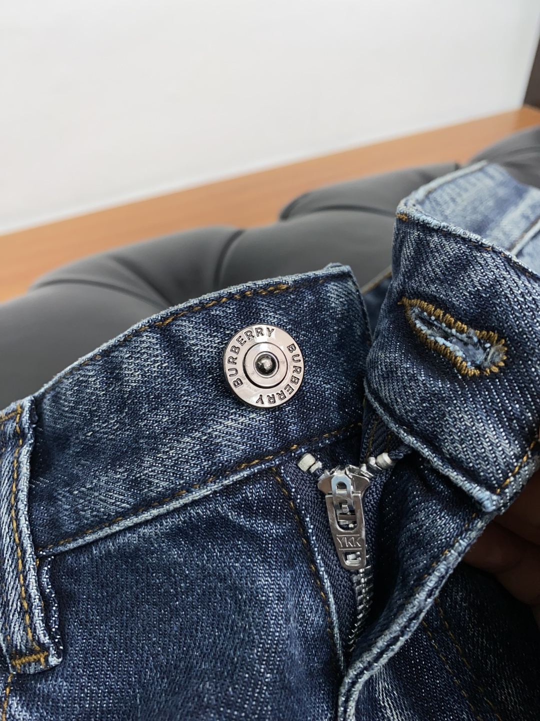  巴宝莉 25ss秋冬新款 男士小直筒原单 牛仔裤 秋冬新款超柔软，弹力面料，复杂的手工艺叠加，任何一个