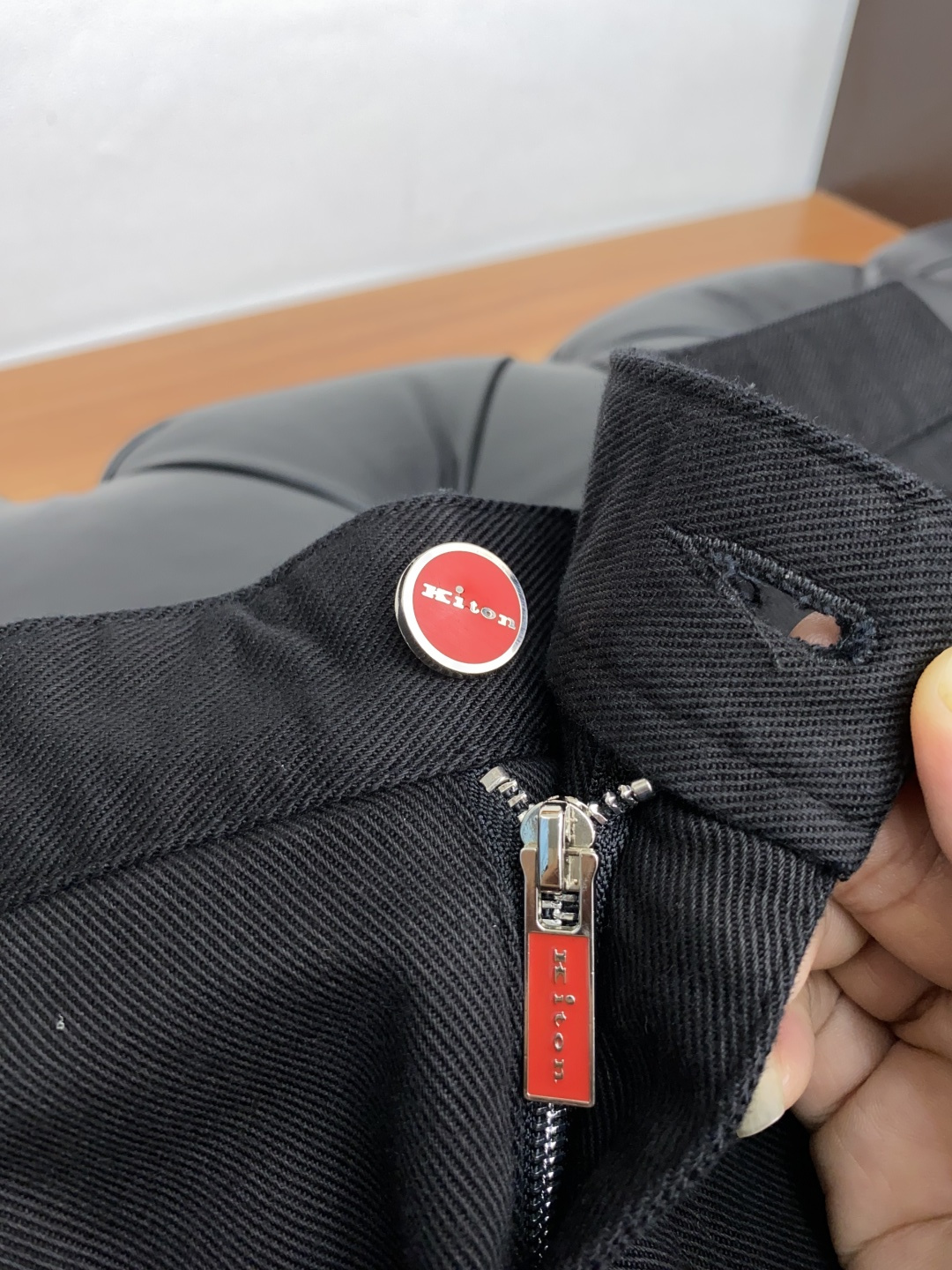  kiton 25ss秋冬新款 男士小直筒原单 牛仔裤 秋冬新款超柔软，弹力面料，复杂的手工艺叠加，任何