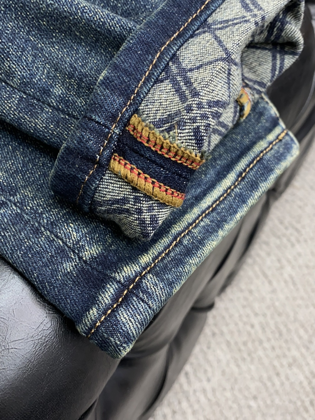 巴宝莉 25ss秋冬新款 男士小直筒原单 牛仔裤 秋冬新款超柔软，弹力面料，复杂的手工艺叠加，任何一个洗