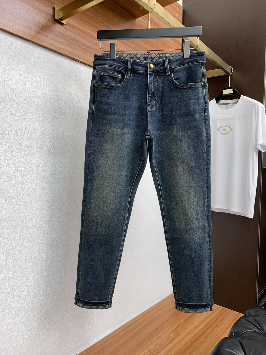 巴宝莉 25ss秋冬新款 男士小直筒原单 牛仔裤 秋冬新款超柔软，弹力面料，复杂的手工艺叠加，任何一个洗