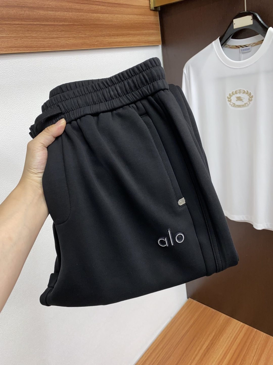 alo 2025SS早秋冬新品 丝光加厚纯棉面料男士运动休闲裤 每季必出的类型，无需质疑的热卖王牌单品，