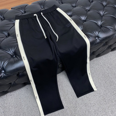 缪缪 2025SS早秋冬新品 丝光加厚纯棉面料男士运动休闲裤 每季必出的类型,无需质疑的热卖王牌单品,符 缪缪 2025SS早秋冬新品 丝光加厚纯棉面料男士运动休闲裤 每季必出的类型,无需质疑的热卖王牌单品,符