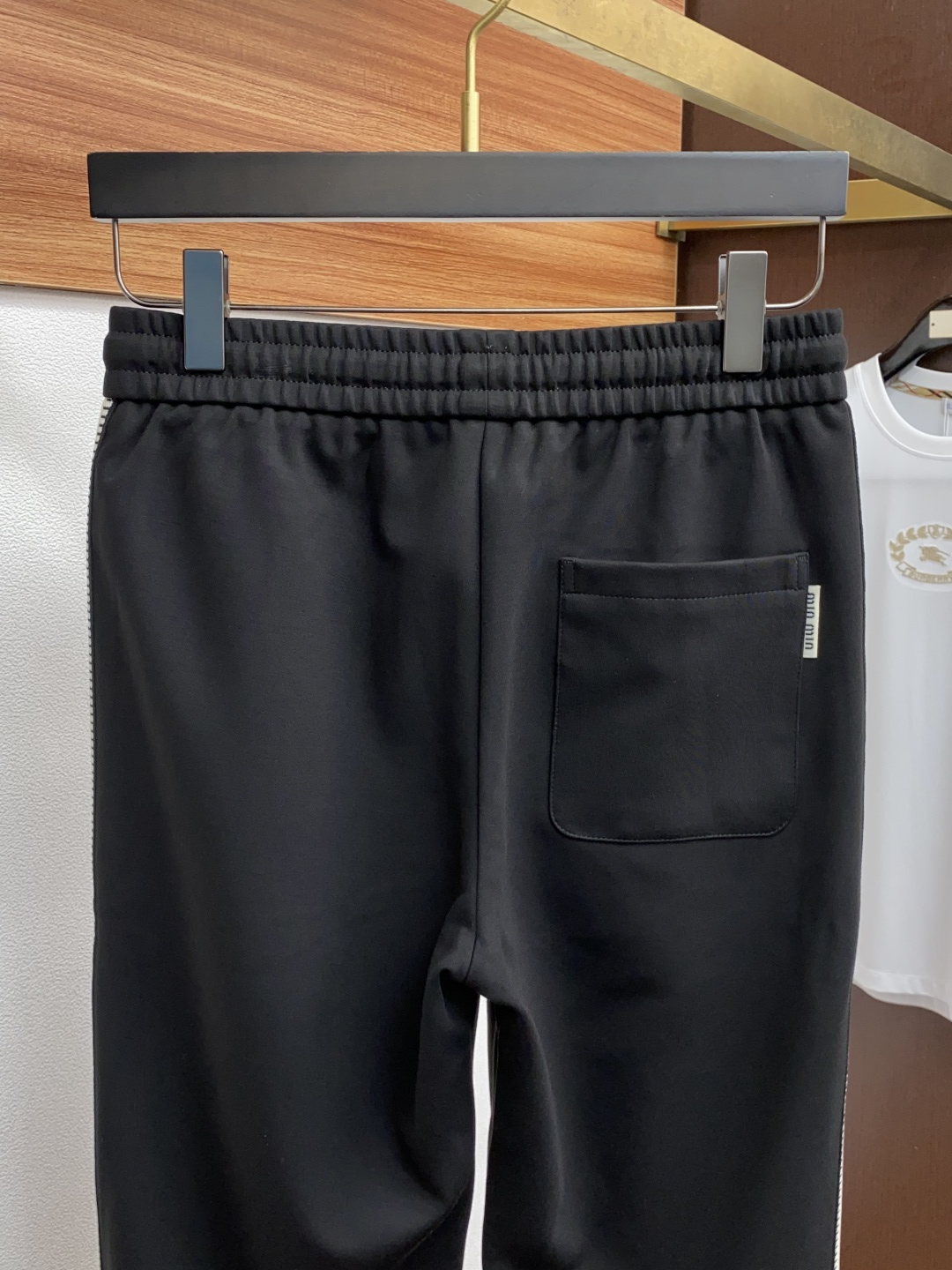 普拉达 2025SS早秋冬新品 丝光加厚纯棉面料男士运动休闲裤 每季必出的类型，无需质疑的热卖王牌单品，