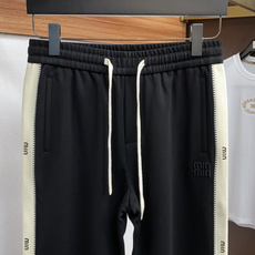 缪缪 2025SS早秋冬新品 丝光加厚纯棉面料男士运动休闲裤 每季必出的类型,无需质疑的热卖王牌单品,符 缪缪 2025SS早秋冬新品 丝光加厚纯棉面料男士运动休闲裤 每季必出的类型,无需质疑的热卖王牌单品,符