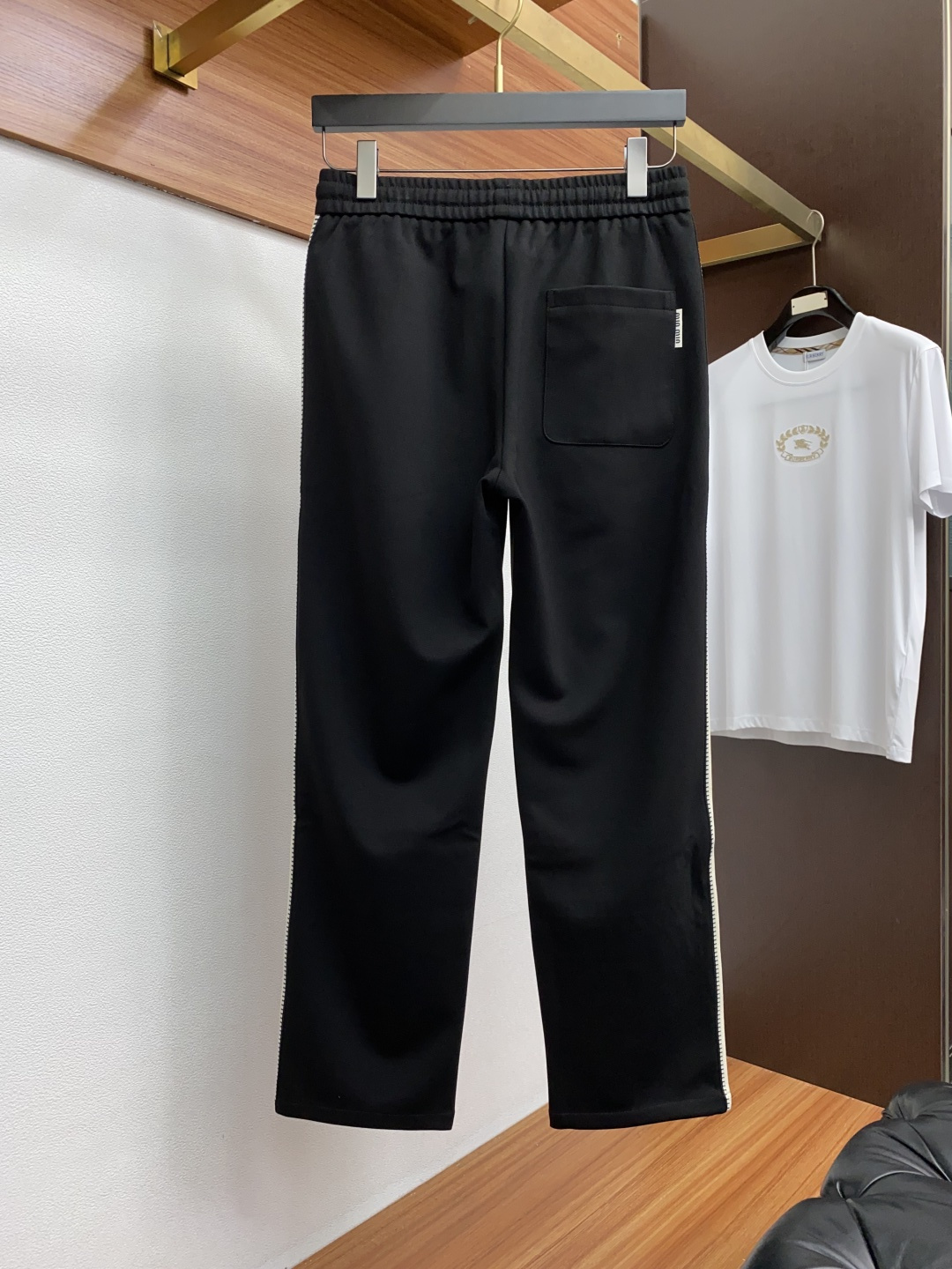 普拉达 2025SS早秋冬新品 丝光加厚纯棉面料男士运动休闲裤 每季必出的类型，无需质疑的热卖王牌单品，