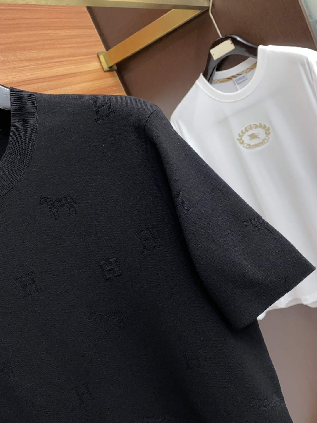  爱马仕 家族男士高端简约圆领加厚针织毛衣短袖 ，香港洋行渠道货，纯正血统品质，25年秋冬 新款，经典王