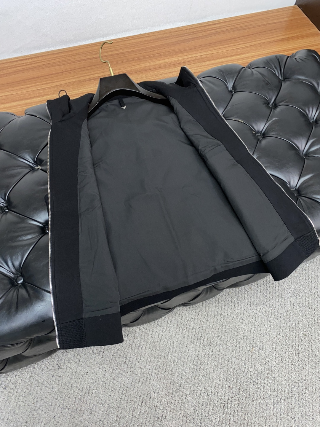  普拉达 高端定制 24fw秋冬新款针织马甲 精心 设计、兼具舒适性和精致感的专属和系列，提升您这个秋季