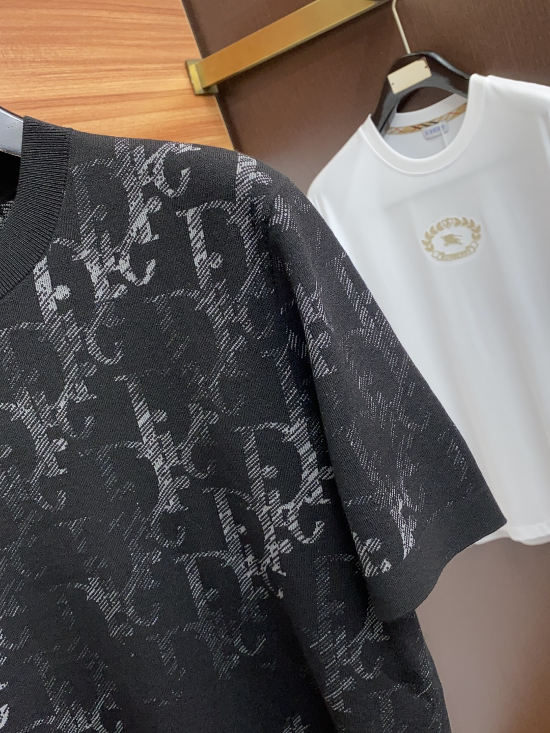  迪奥 家族男士高端简约加厚针织毛衣短袖 ，香港洋行渠道货，纯正血统品质，25年秋冬 新款，经典王牌系列