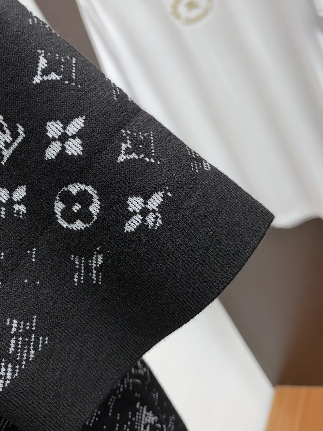  家族男士高端简约加厚针织毛衣短袖 ，香港洋行渠道货，纯正血统品质，25年秋冬 新款，经典王牌系列！
高