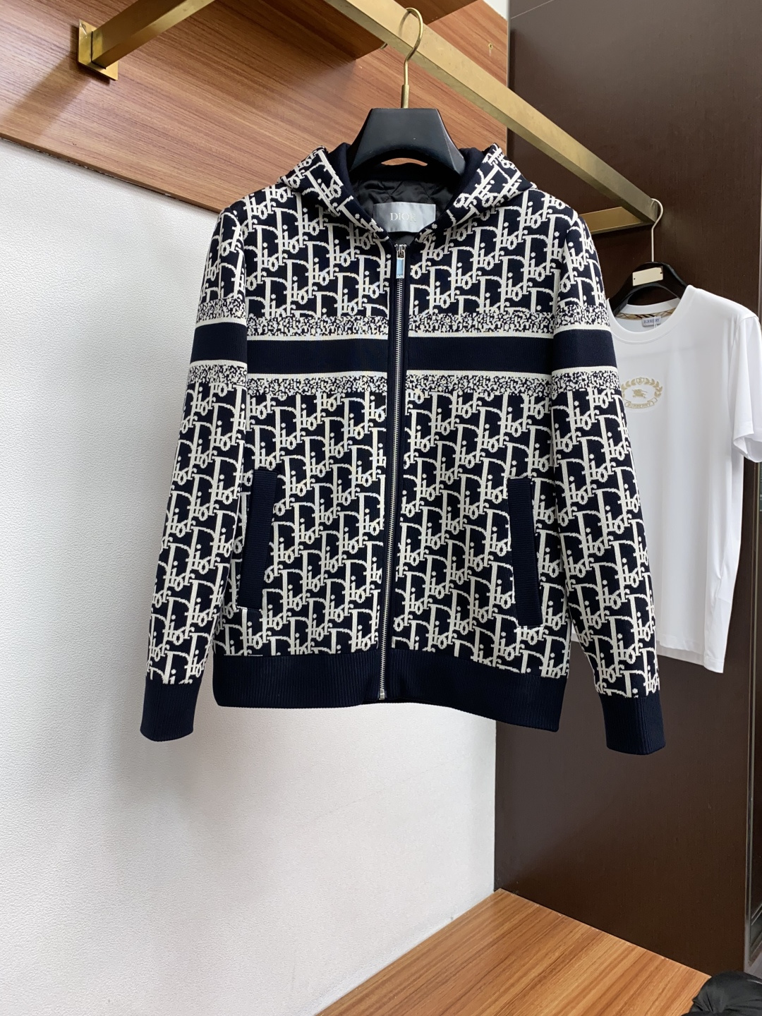  迪奥 25ss最新品 经典针织夹克连帽外套，设计帅气有型！百搭必备单品，时尚潮牌， 轻松营造酷帅氛围感