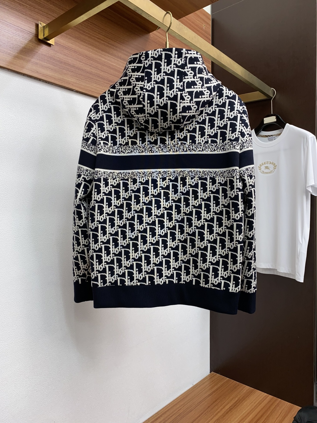  迪奥 25ss最新品 经典针织夹克连帽外套，设计帅气有型！百搭必备单品，时尚潮牌， 轻松营造酷帅氛围感