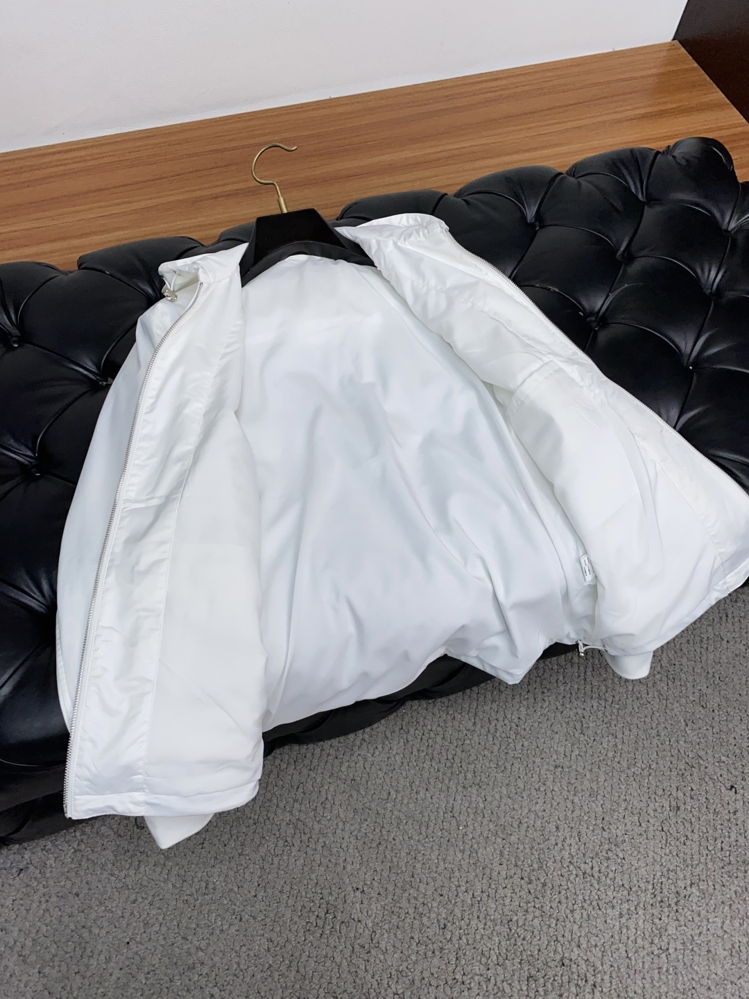  普拉达 25ss最新品 夹克连帽外套，设计帅气有型！百搭必备单品，时尚潮牌， 轻松营造酷帅氛围感 ，高