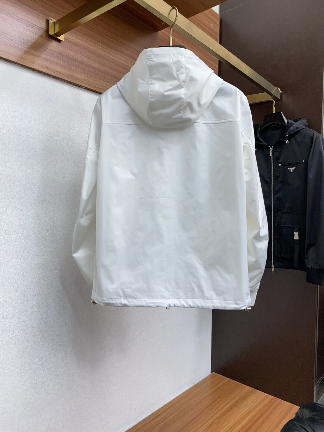  普拉达 25ss最新品 夹克连帽外套，设计帅气有型！百搭必备单品，时尚潮牌， 轻松营造酷帅氛围感 ，高