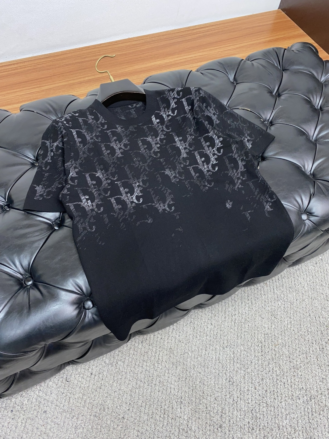  迪奥 家族男士高端简约加厚针织毛衣短袖 ，香港洋行渠道货，纯正血统品质，25年秋冬 新款，经典王牌系列