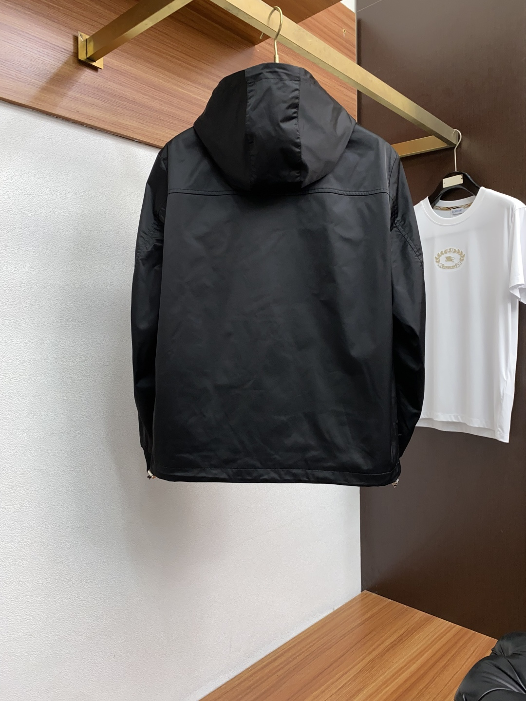  普拉达 25ss最新品 夹克连帽外套，设计帅气有型！百搭必备单品，时尚潮牌， 轻松营造酷帅氛围感 ，高