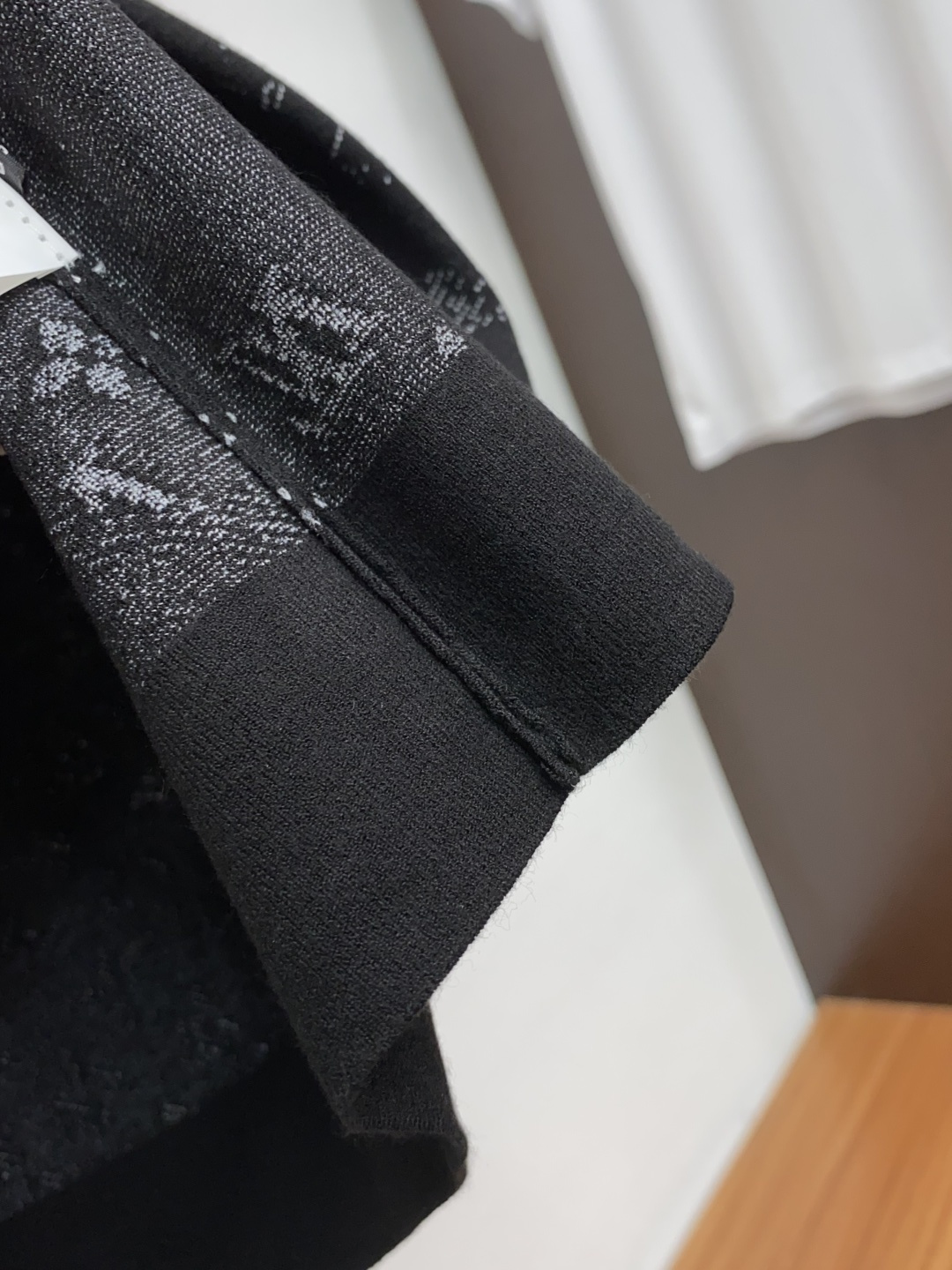  家族男士高端简约加厚针织毛衣短袖 ，香港洋行渠道货，纯正血统品质，25年秋冬 新款，经典王牌系列！
高