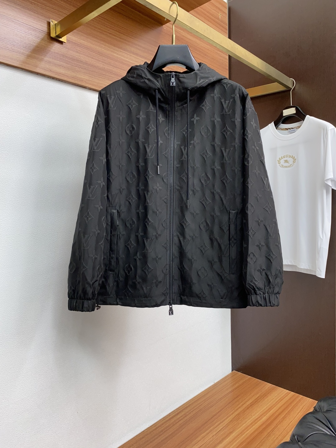  1v 路易威登 25ss最新品 驴家经典老花夹克连帽外套，设计帅气有型！百搭必备单品，时尚潮牌， 轻松