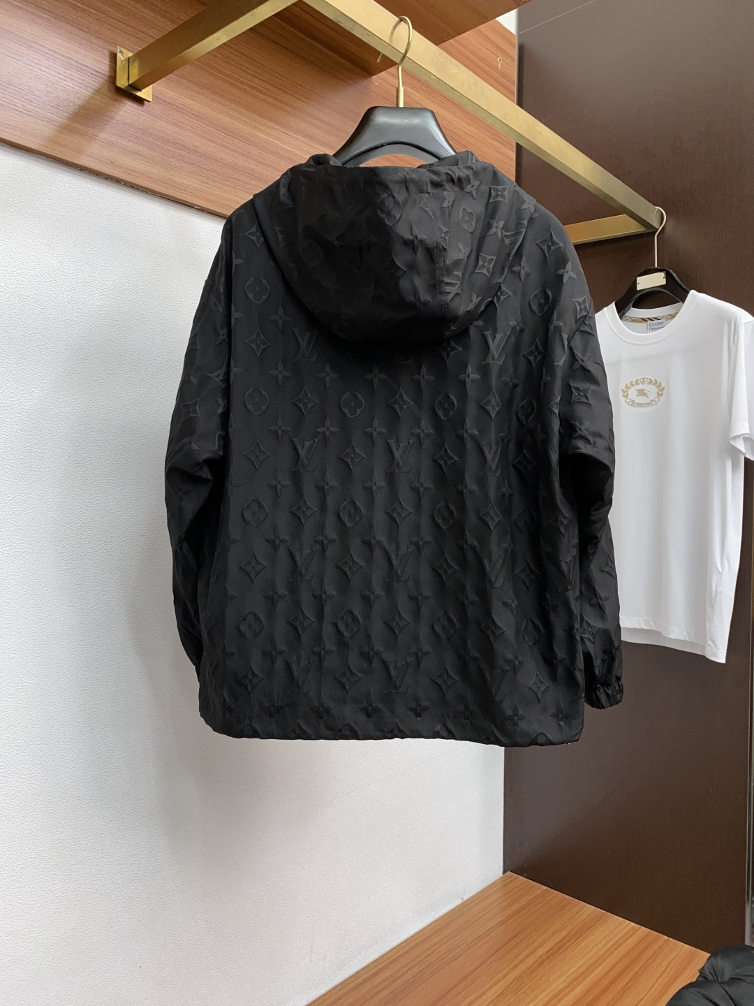  1v 路易威登 25ss最新品 驴家经典老花夹克连帽外套，设计帅气有型！百搭必备单品，时尚潮牌， 轻松