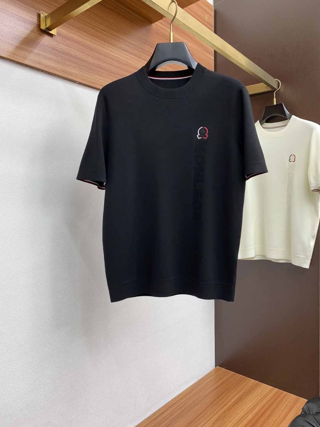 Moncler Premium Katoenen T-shirt - Stijlvol, Comfortabel & Duurzaam