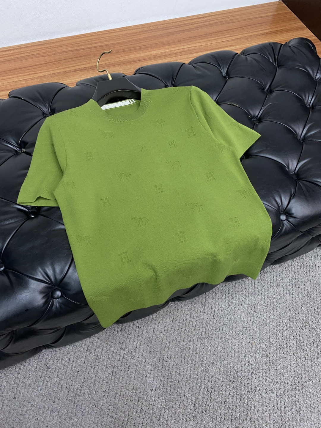  爱马仕 家族男士高端简约圆领加厚针织毛衣短袖 ，香港洋行渠道货，纯正血统品质，25年秋冬 新款，经典王