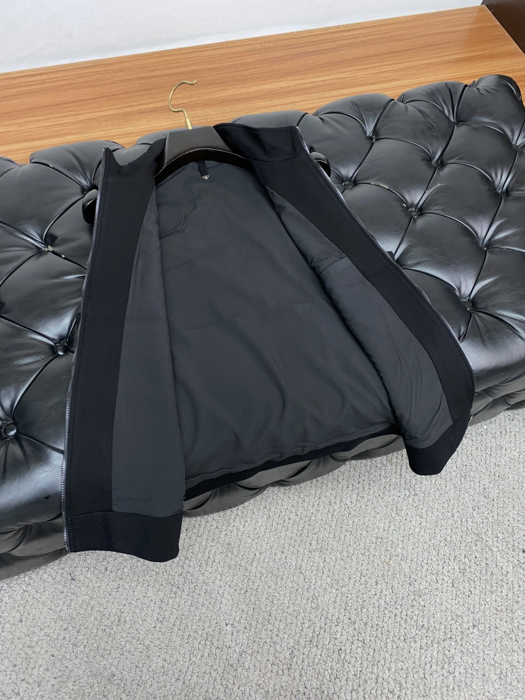  普拉达 高端定制 24fw秋冬新款针织马甲 精心 设计、兼具舒适性和精致感的专属和系列，提升您这个秋季