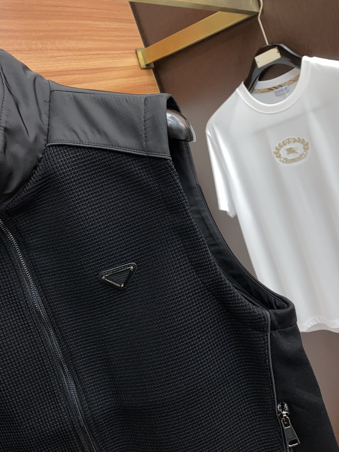  普拉达 高端定制 24fw秋冬新款针织马甲 精心 设计、兼具舒适性和精致感的专属和系列，提升您这个秋季