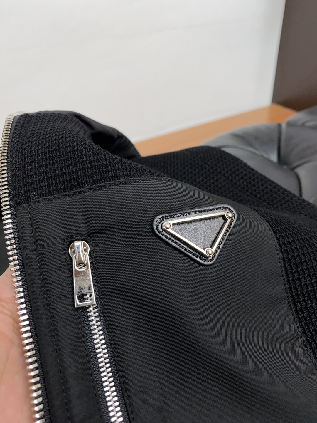  普拉达 高端定制 24fw秋冬新款针织马甲 精心 设计、兼具舒适性和精致感的专属和系列，提升您这个秋季