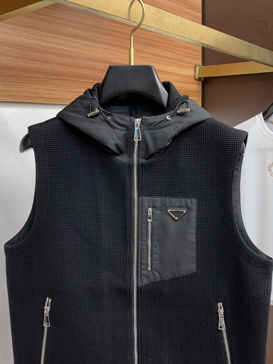  普拉达 高端定制 24fw秋冬新款针织马甲 精心 设计、兼具舒适性和精致感的专属和系列，提升您这个秋季