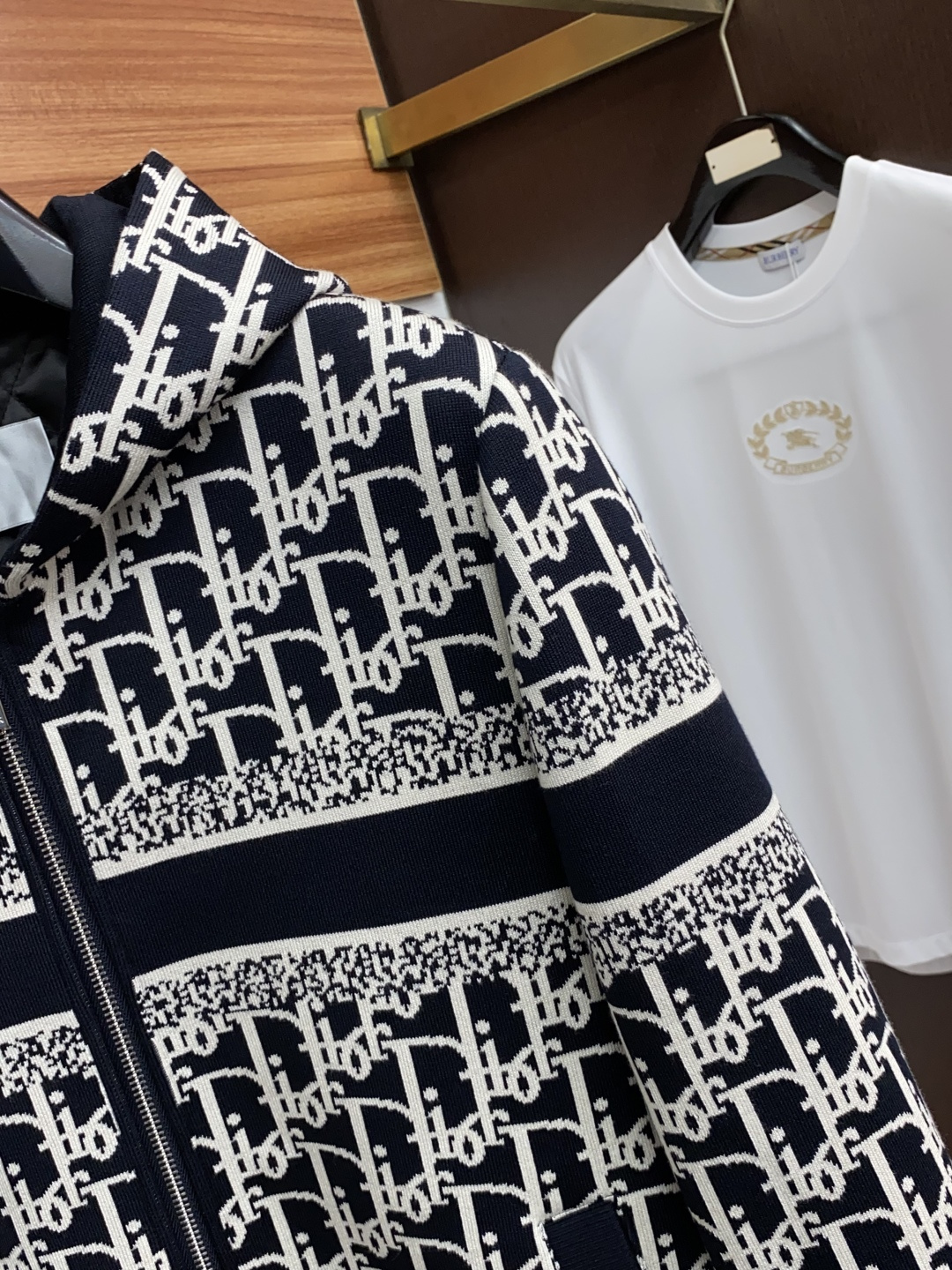  迪奥 25ss最新品 经典针织夹克连帽外套，设计帅气有型！百搭必备单品，时尚潮牌， 轻松营造酷帅氛围感