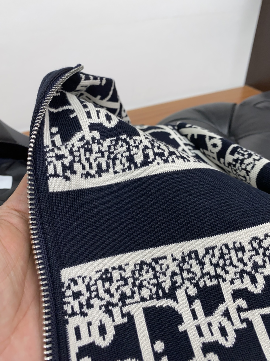  迪奥 25ss最新品 经典针织夹克连帽外套，设计帅气有型！百搭必备单品，时尚潮牌， 轻松营造酷帅氛围感