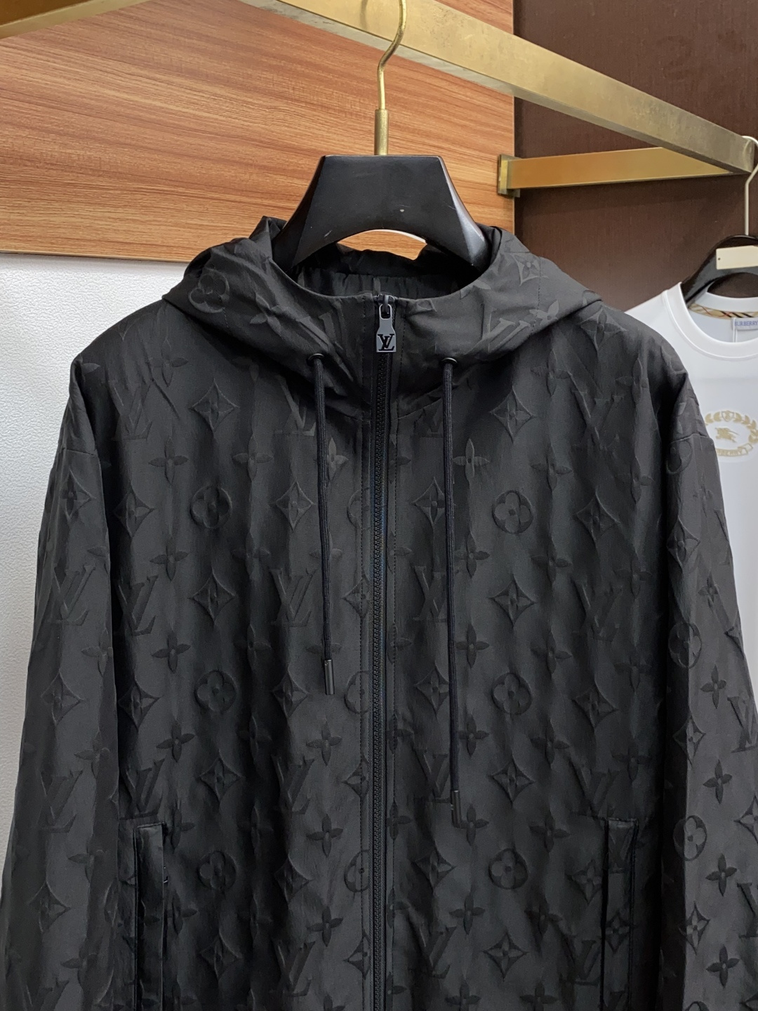  1v 路易威登 25ss最新品 驴家经典老花夹克连帽外套，设计帅气有型！百搭必备单品，时尚潮牌， 轻松