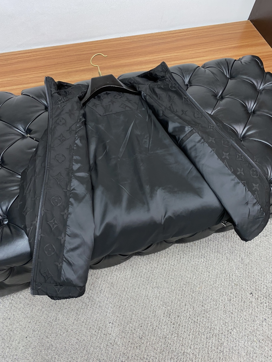  1v 路易威登 25ss最新品 驴家经典老花夹克连帽外套，设计帅气有型！百搭必备单品，时尚潮牌， 轻松