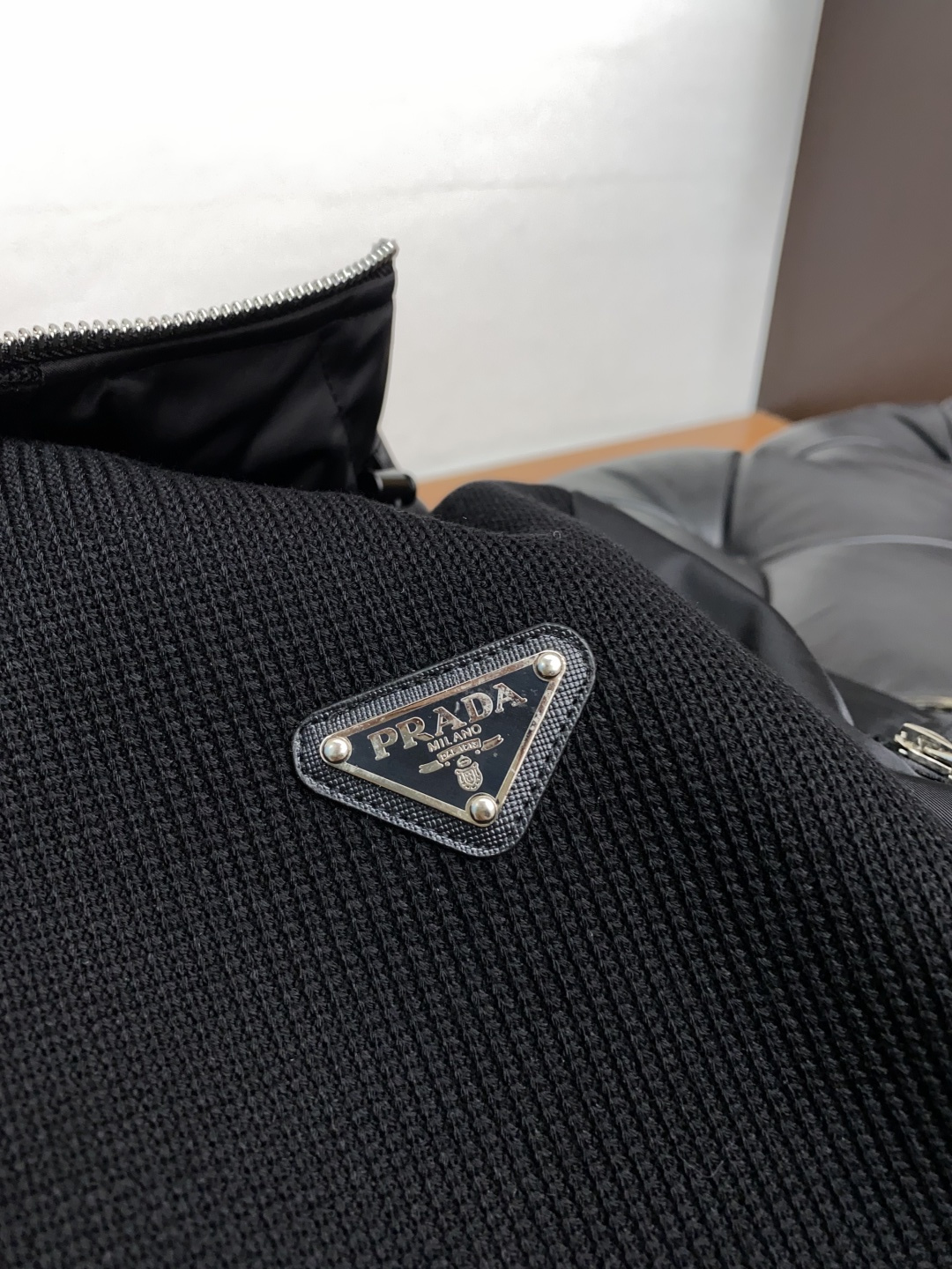  普拉达 25ss最新品 经典针织拼接夹克连帽外套，设计帅气有型！百搭必备单品，时尚潮牌， 轻松营造酷帅