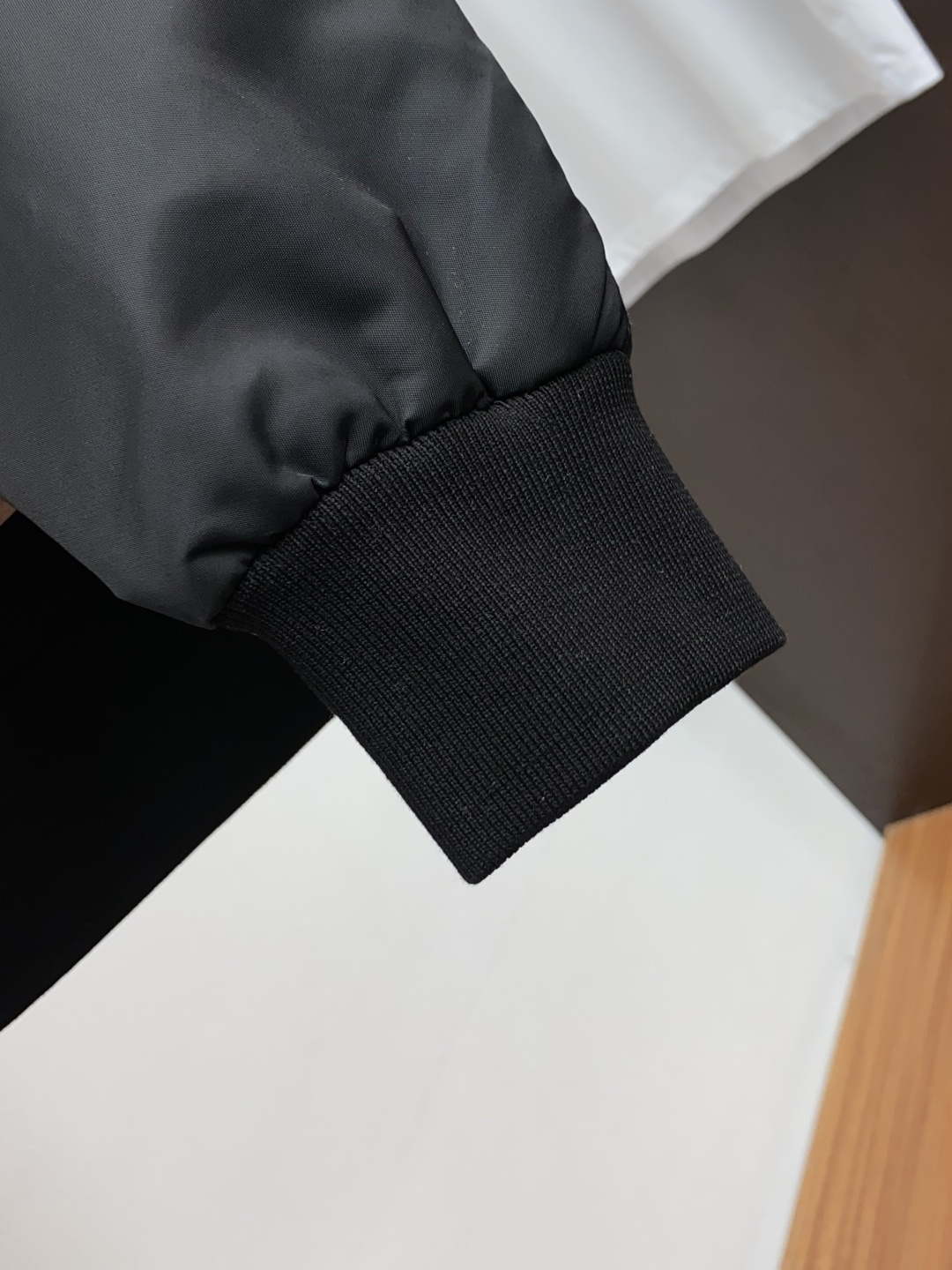  普拉达 25ss最新品 经典针织拼接夹克连帽外套，设计帅气有型！百搭必备单品，时尚潮牌， 轻松营造酷帅