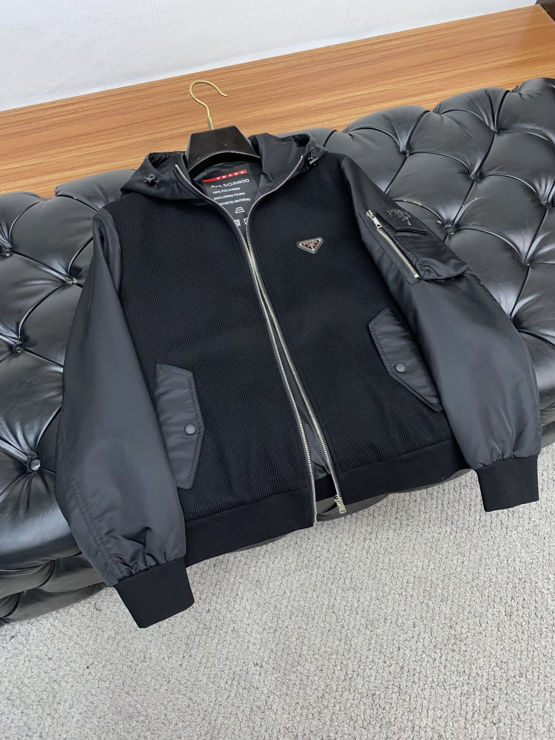  普拉达 25ss最新品 经典针织拼接夹克连帽外套，设计帅气有型！百搭必备单品，时尚潮牌， 轻松营造酷帅