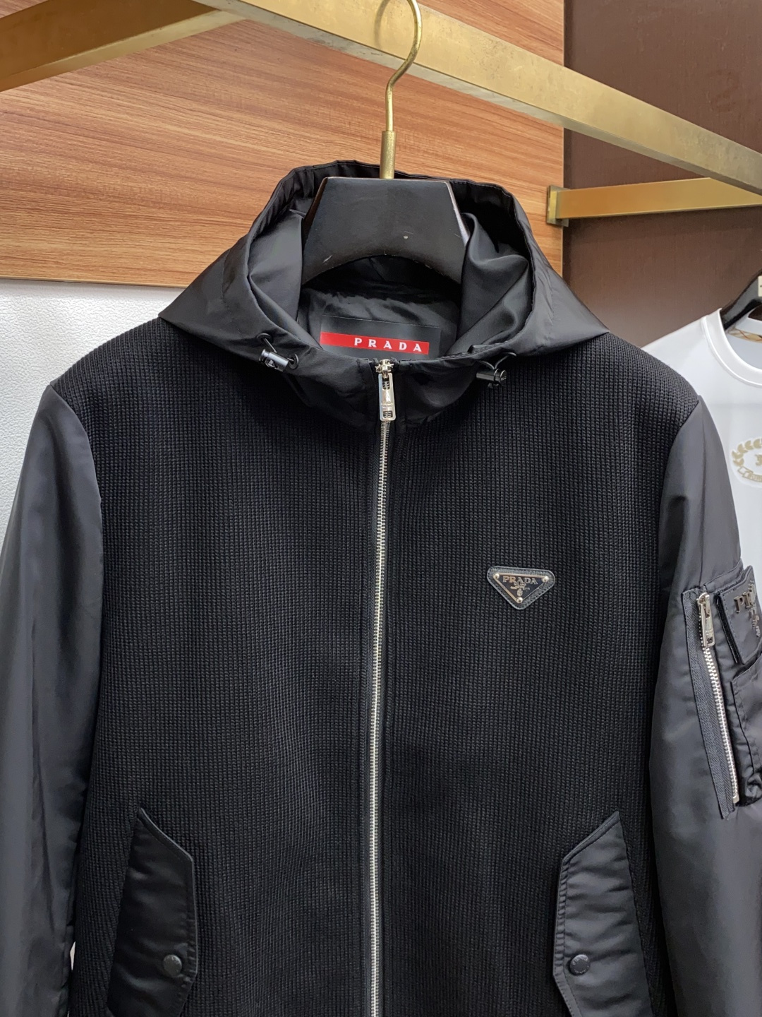  普拉达 25ss最新品 经典针织拼接夹克连帽外套，设计帅气有型！百搭必备单品，时尚潮牌， 轻松营造酷帅